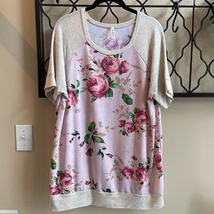 Pretty pink and cream heathered raglan style top, EUC size 2XL